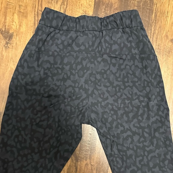 Lululemon Cheetah Pant - Picture 3 of 3